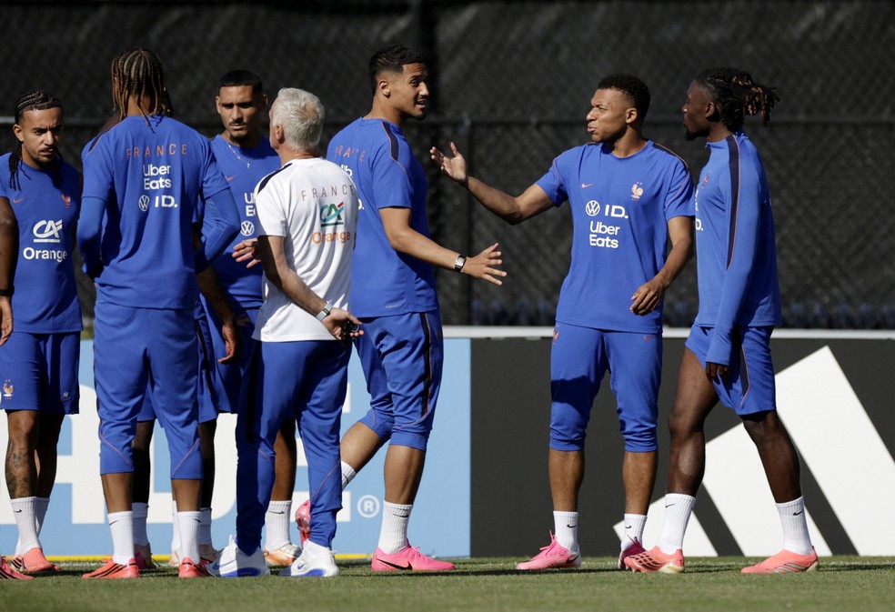 Jogadores da França em treino — Saliba não está 100%
