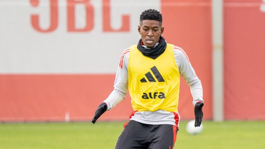 Veja as mudanças que Roger fará para encarar o Flamengo - Colorado realizará o trabalho derradeiro na manhã de terça e delegação viaja à tarde ao Rio de Janeiro