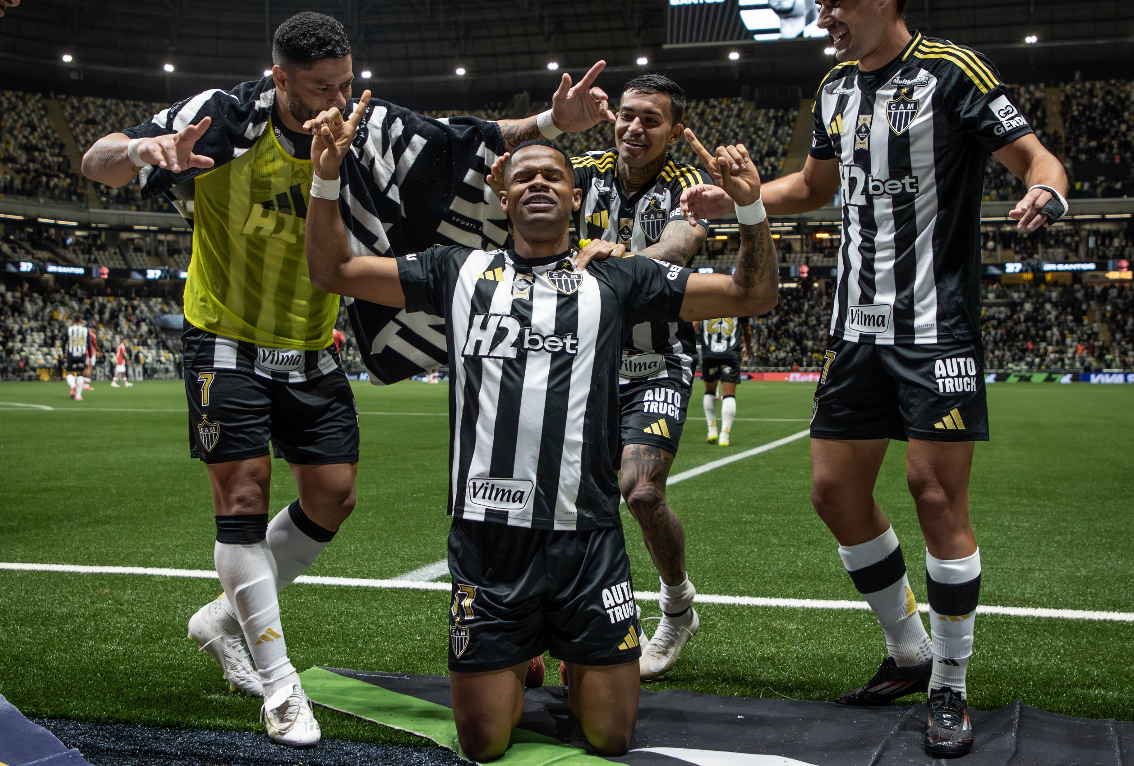 Em busca de afirmação no Atlético-MG, Júnior Santos comenta interesse do Botafogo