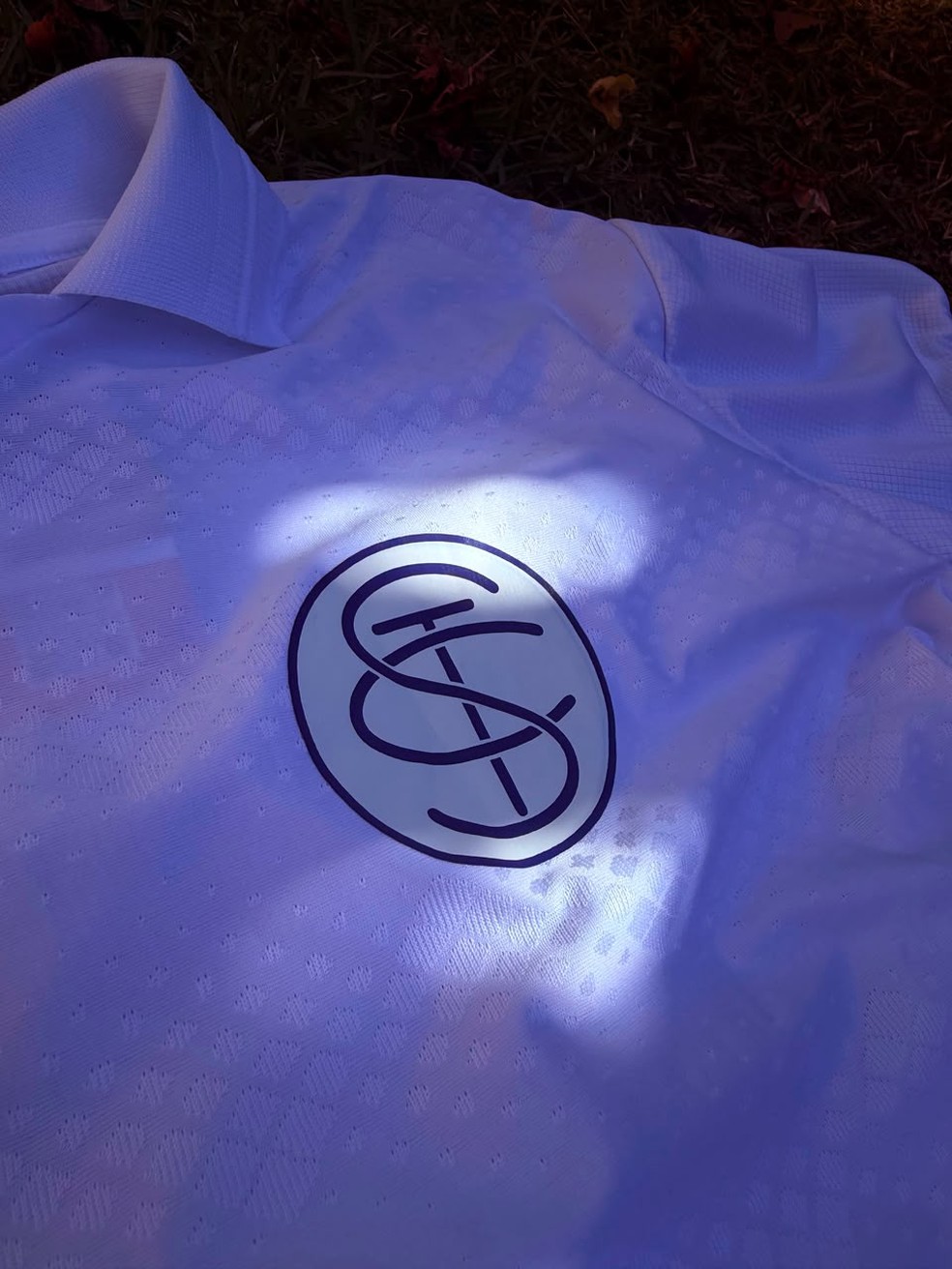 Camisa comemorativa Taubaté tem escudo usado pelo clube em 1926