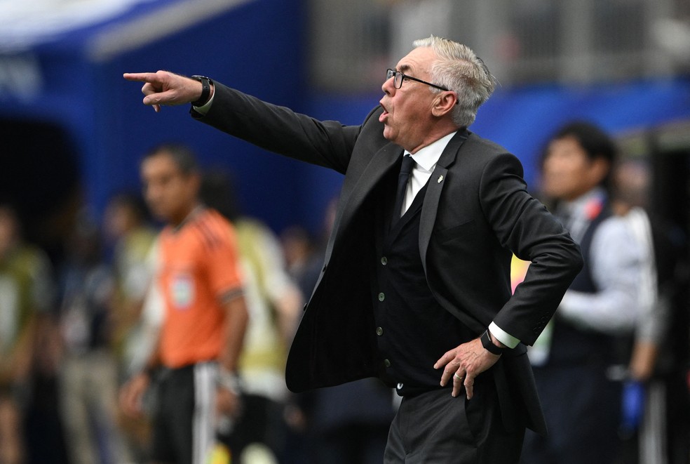 Carlo Ancelotti, em Brasil x Jap�o � Foto: Annegret Hilse/Reuters