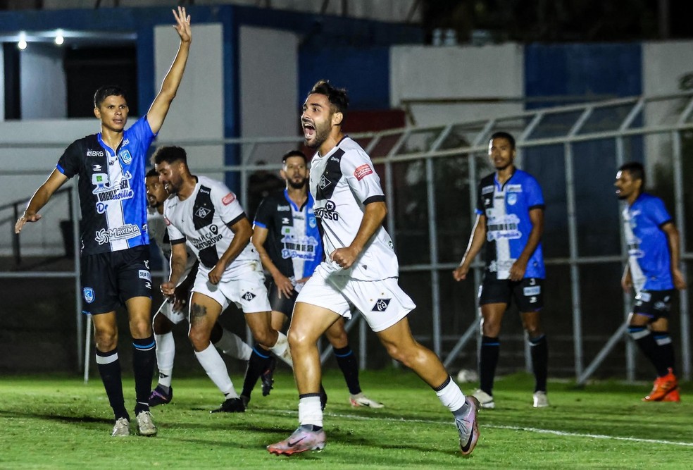 Mixto busca empate no último minuto contra o Capital no Distrito Federal — Foto: Luã Tomasson