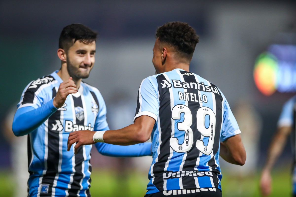 Internacional contrata lateral direito lançado por Roger no Grêmio -  22/02/2017 - UOL Esporte