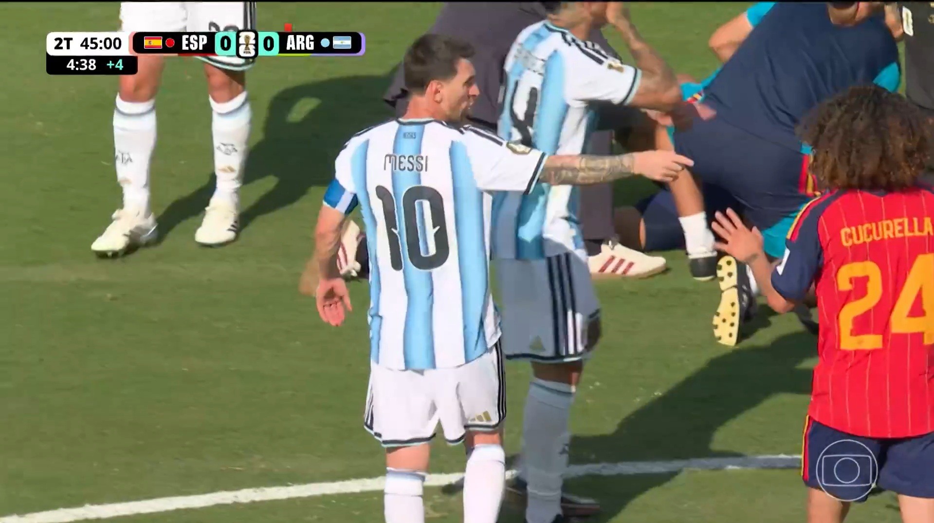 Messi pede expulsão de Cucurella por Lei Vini Jr na final da Copa; veja