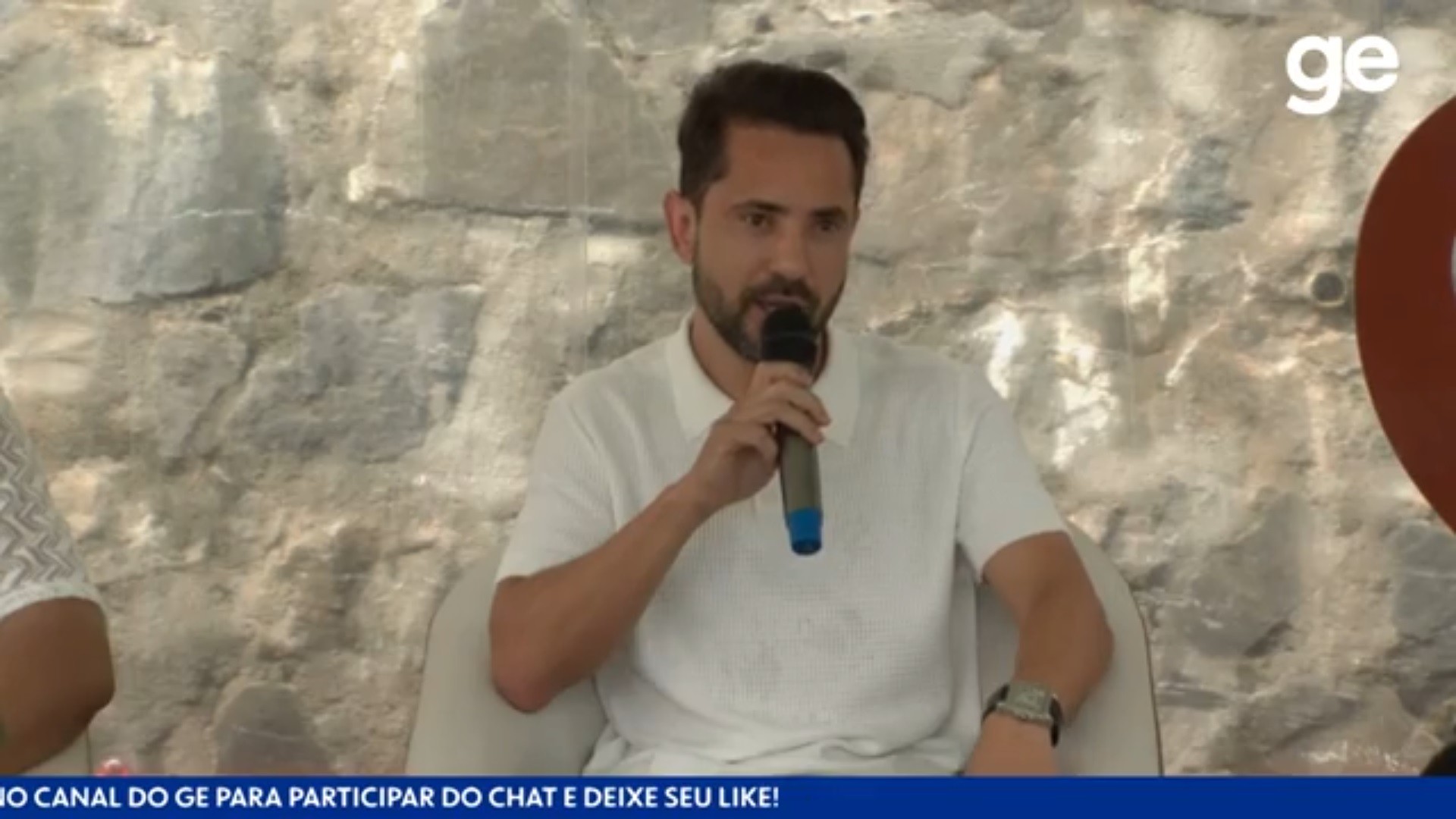 Everton Ribeiro elogia Vini Jr. contra racismo e pautas do Bahia