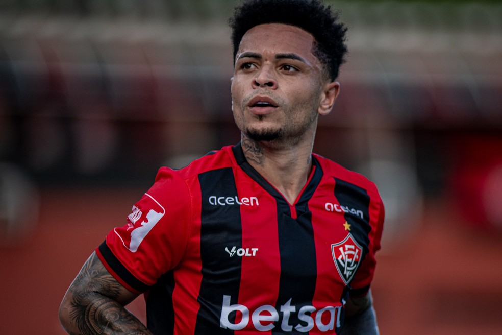 Matheusinho comemora gol contra o Bahia na 3ª rodada da Série A