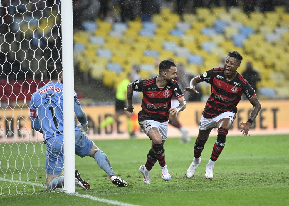 Flamengo vence o Bragantino por 2 a 1 no Maracanã — Foto: André Durão