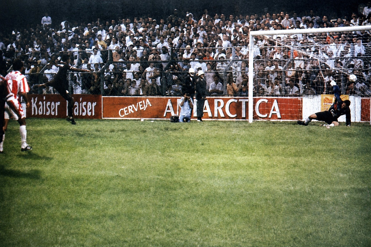 Lembra dele? Tico Mineiro revive noite de três gols pênaltis pela Desportiva, em 1996