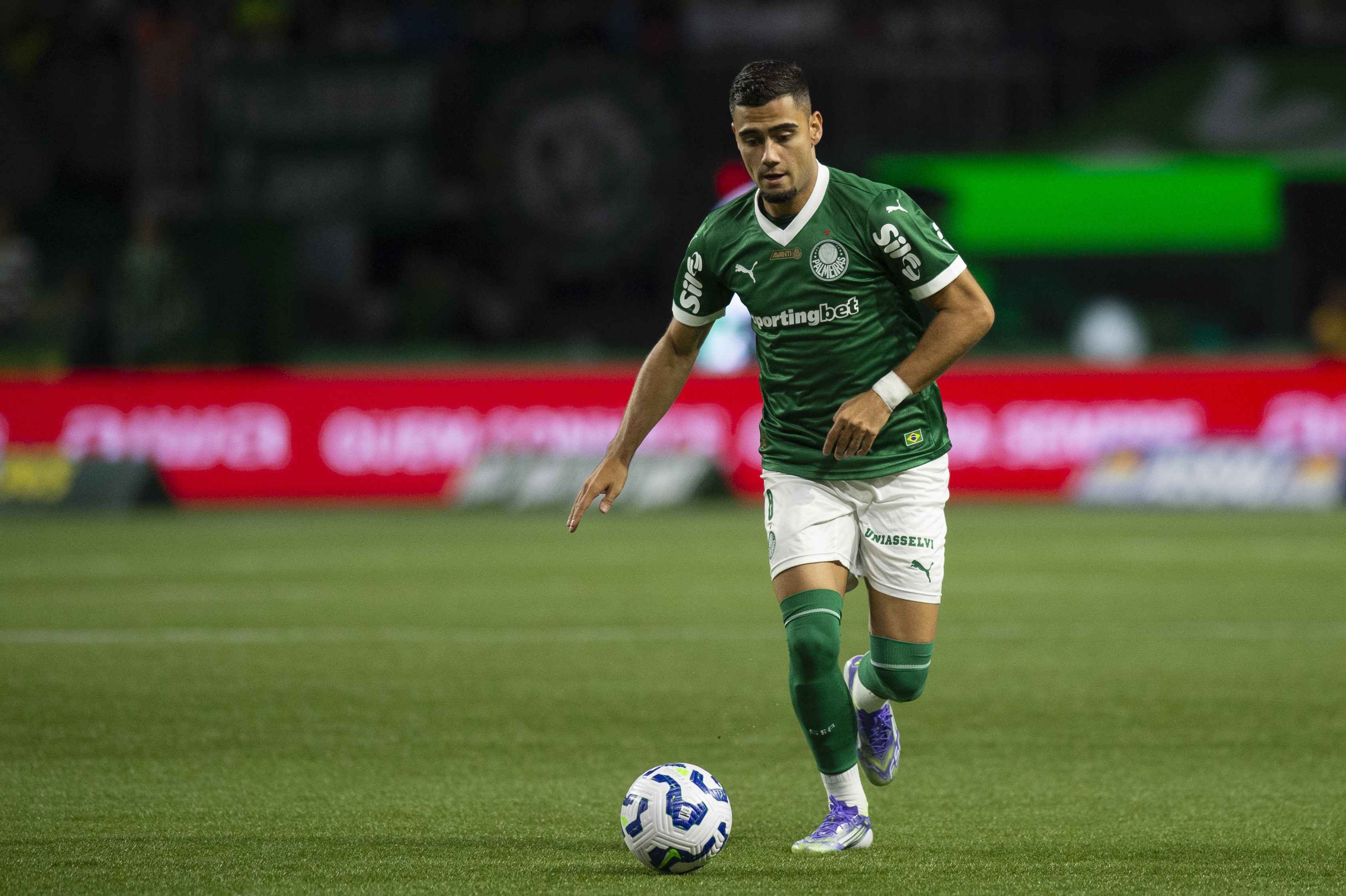 Abel tem opções de Andreas Pereira, mas enfrenta dilema na escalação do Palmeiras