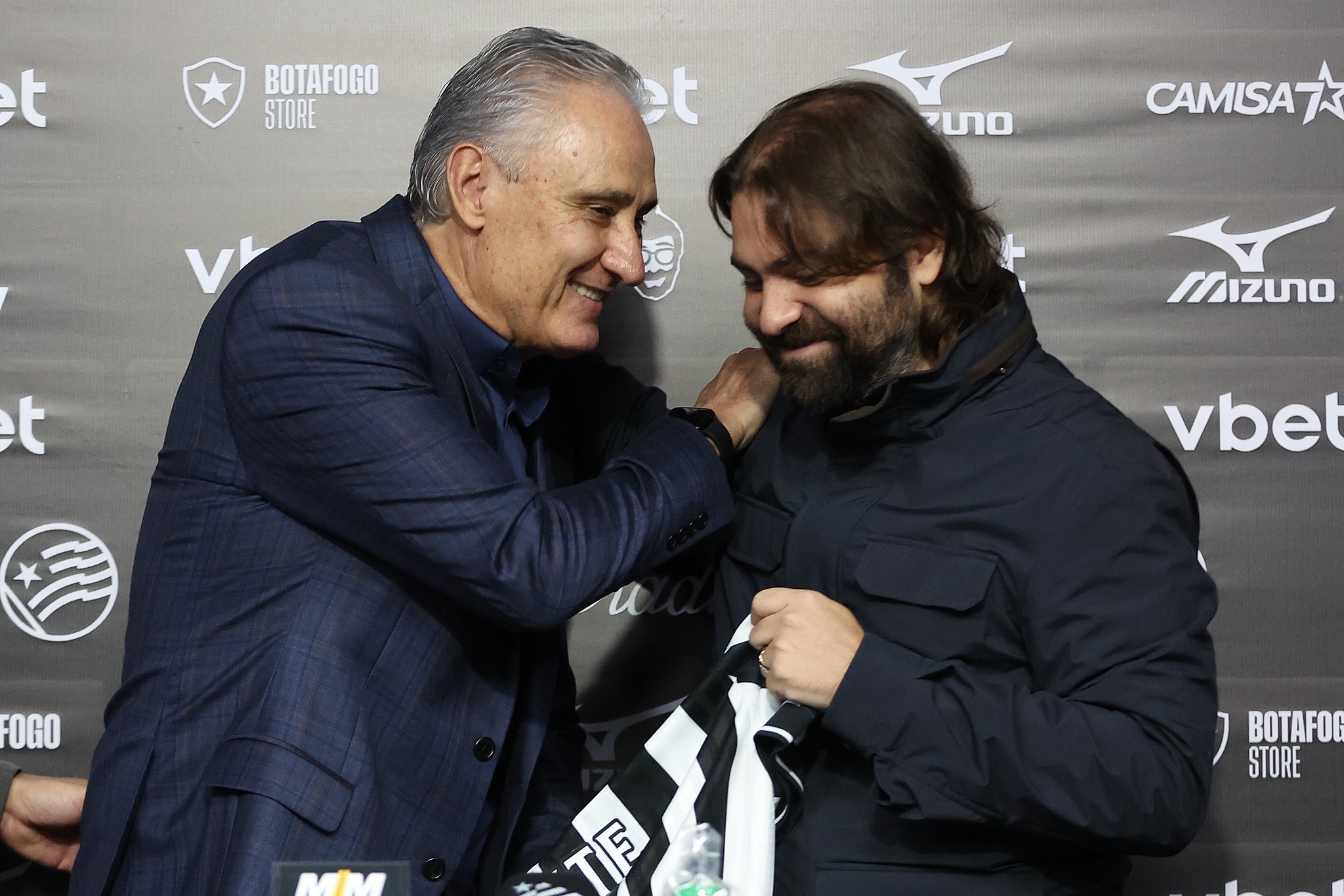 Bastidores: conselheiros cobram presidente do Botafogo por trabalho de Tite, e instabilidade pauta debate interno