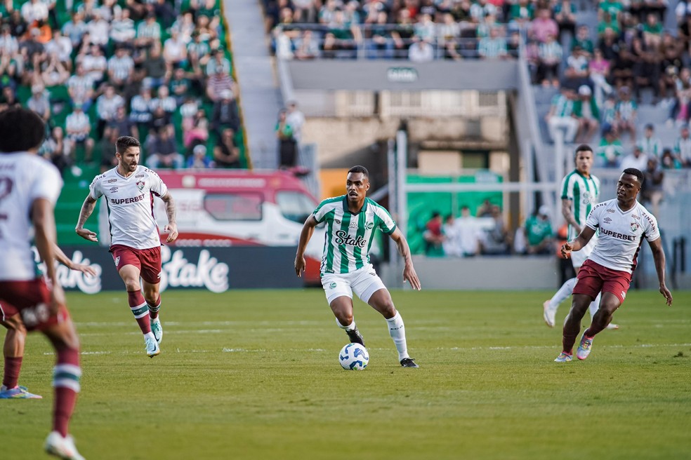 Caíque em ação no jogo do Juventude com o Fluminense — Foto: Fernando Alves/E.C Juventude