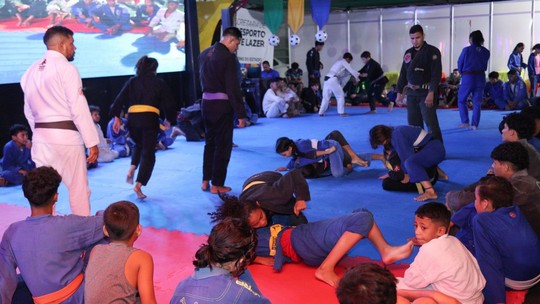 Crianças e adolescentes participam de aulão de jiu-jitsu durante a 53ª Expofeira 