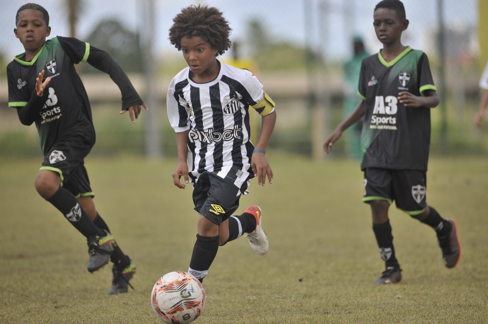 Kauã Basile, do sub-9 do Santos, na Dani Cup, em Salvador — Foto: Jhony Pinho/AGIF