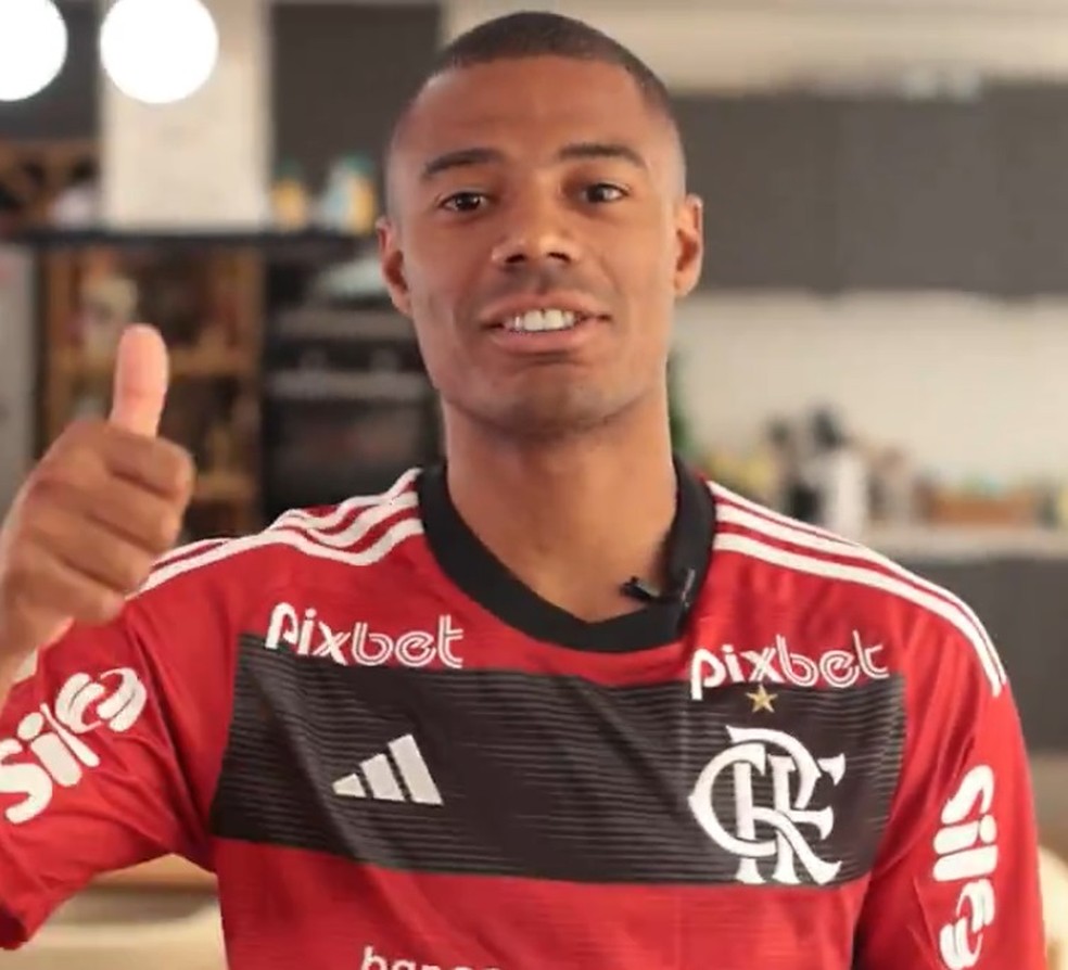 De la Cruz apresentado pelo Flamengo como presente de Natal — Foto: Reprodução / Twitter Flamengo