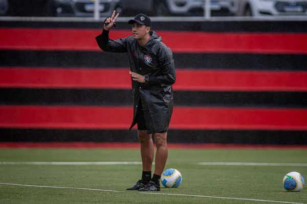 Vitória busca primeira vitória no Morumbi diante do São Paulo.