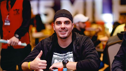 Renan Meneguetti fica sem anel da WSOP, mas fatura R$ 640 mil por vice