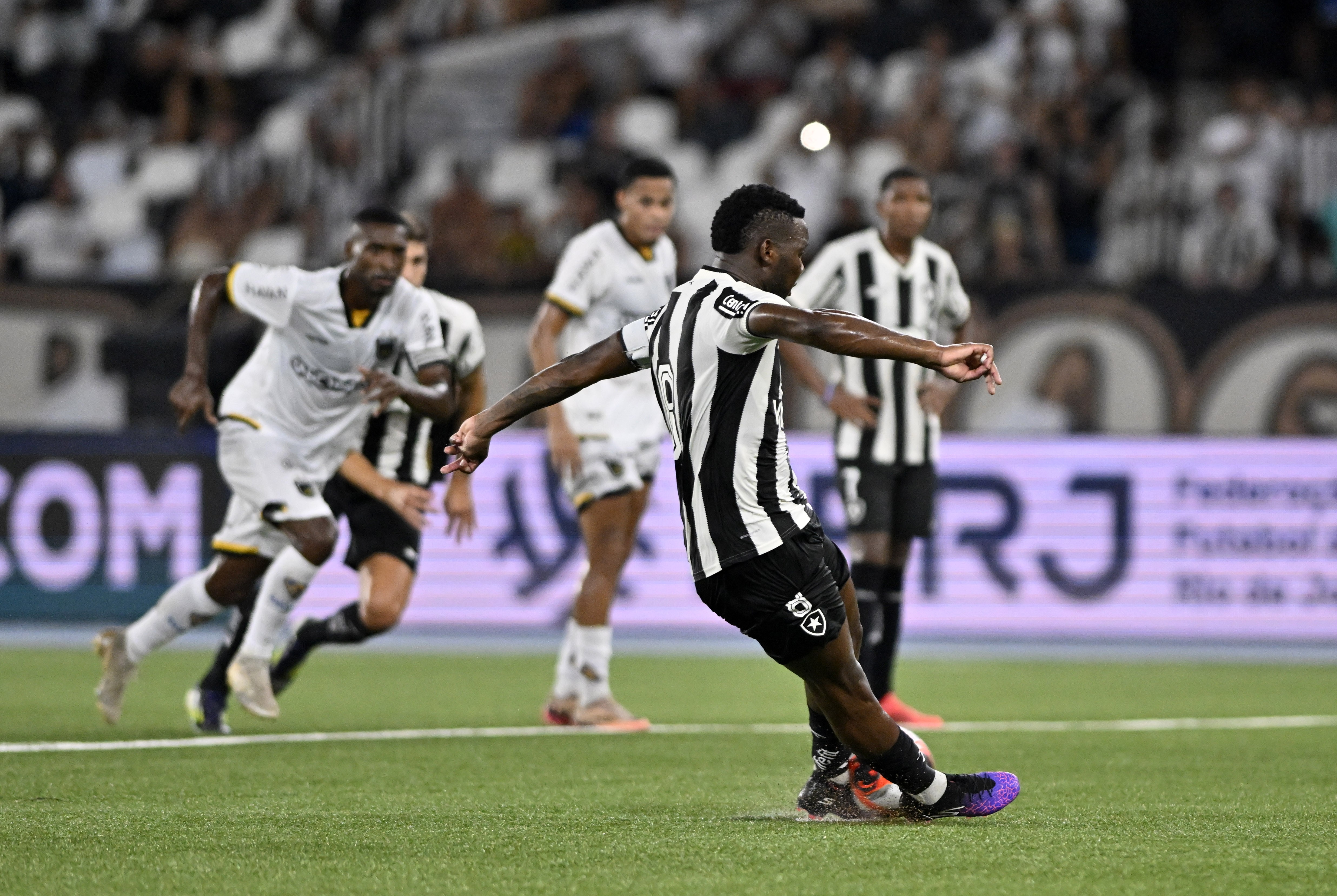 Atuações do Botafogo: Matheus Nascimento marca e Patrick de Paula perde ...
