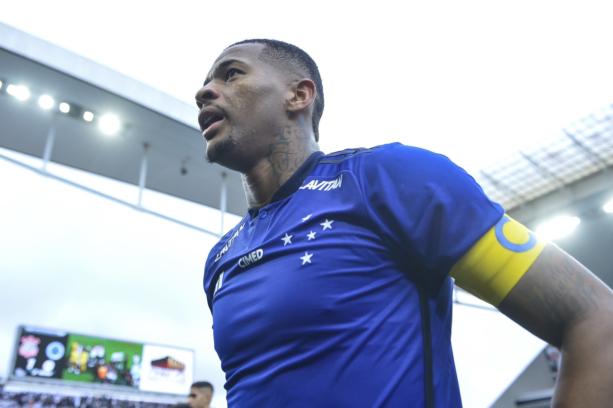 Pedrão em pauta: Cruzeiro dá liberdade para zagueiro buscar novo rumo no mercado após lesão