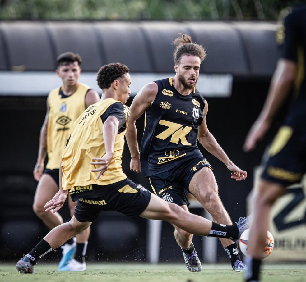 Vinicius Rocha em treino do Santos no início de 2026 — Foto: Reprodução/ Redes Sociais