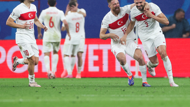 Demiral gol Turquia Áustria