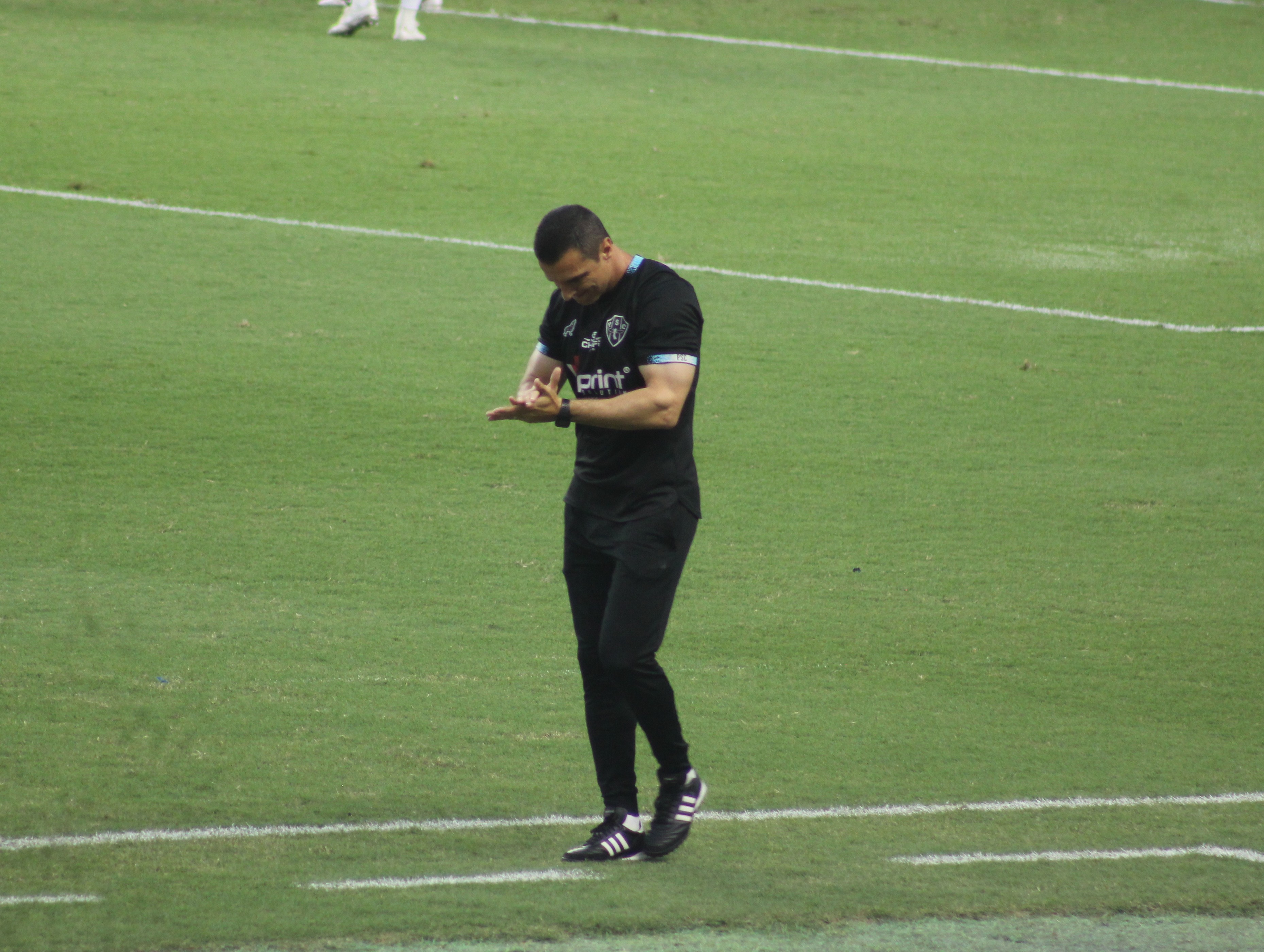 Júnior Rocha admite possibilidade do Paysandu jogar com três zagueiros após derrota