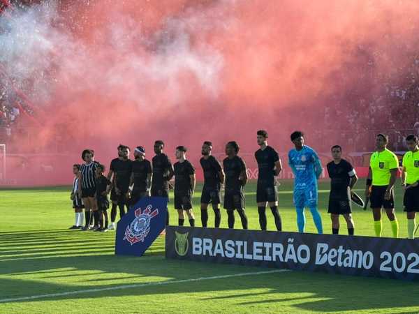 Falha de Hugo Souza não impede vitória do Corinthians; destaque para Yuri e Memphis.