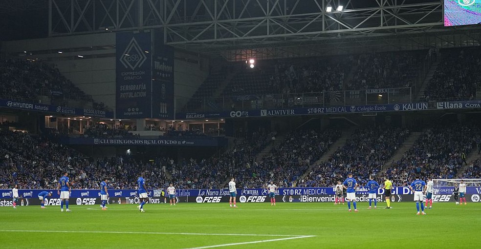 Jogadores de Real Oviedo e Espanyol fazem protesto contra Villarreal x Barcelona em Miami &mdash; Foto: Getty Images