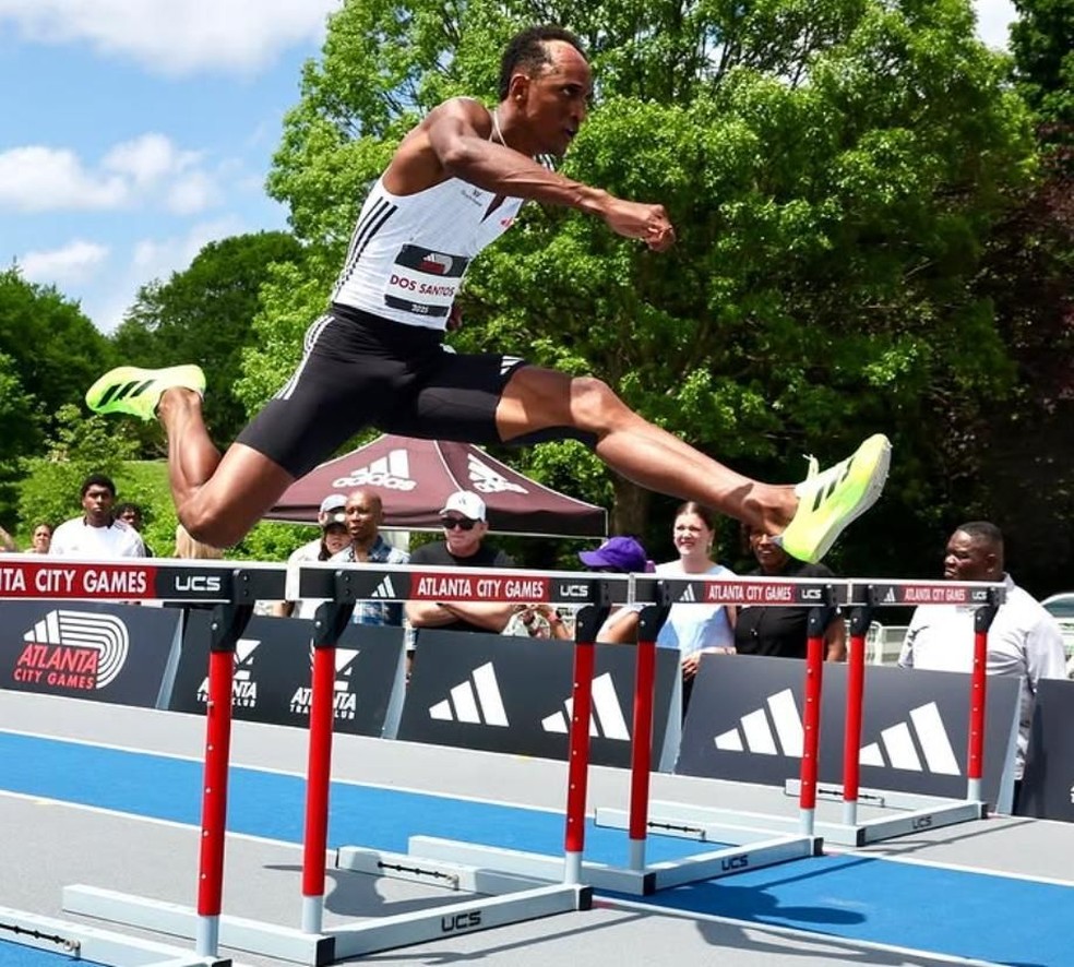 Alison dos Santos correu os 200m com barreiras — Foto: Adidas Imagens