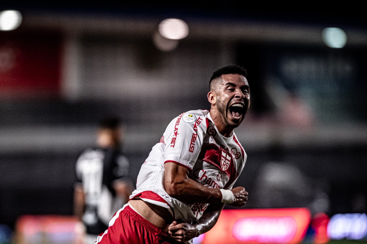 Ponte supera concorrência por atacante e fecha com nono reforço para o