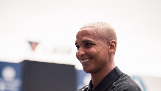 Deyverson chega à LDU e fala da conexão com a Libertadores: "Vejo meu gol na final todos os dias"