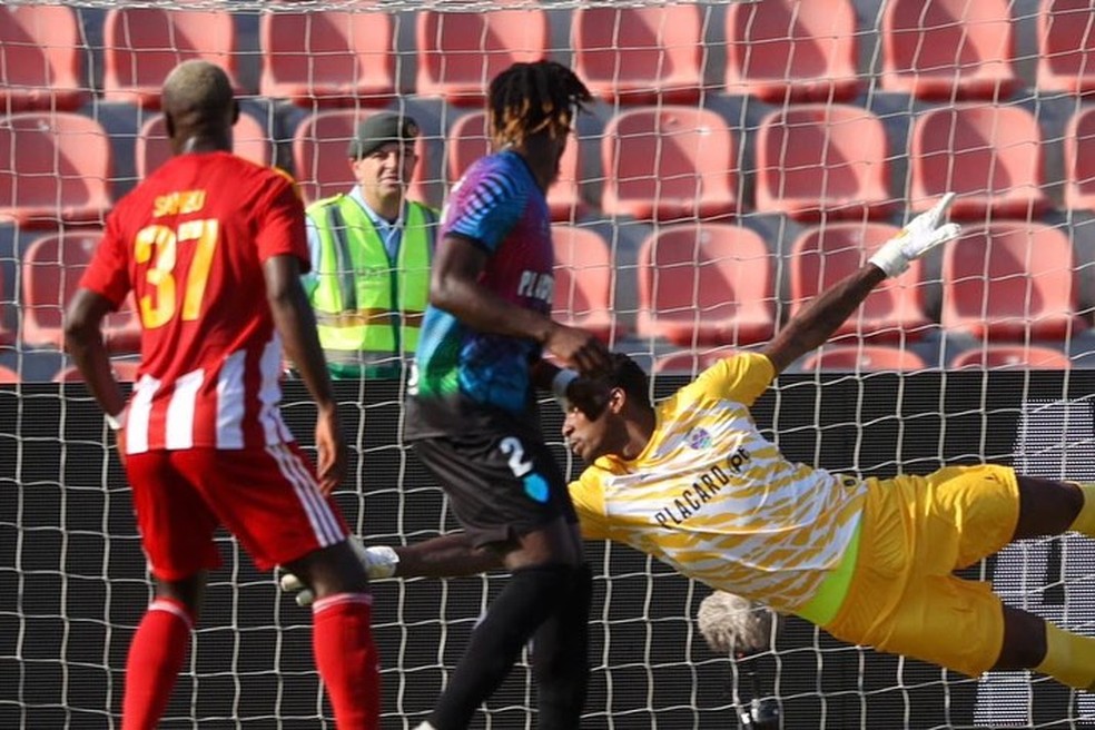 Hugo Souza em ação pelo Chaves, de Portugal — Foto: Divulgação / Allianz Cup