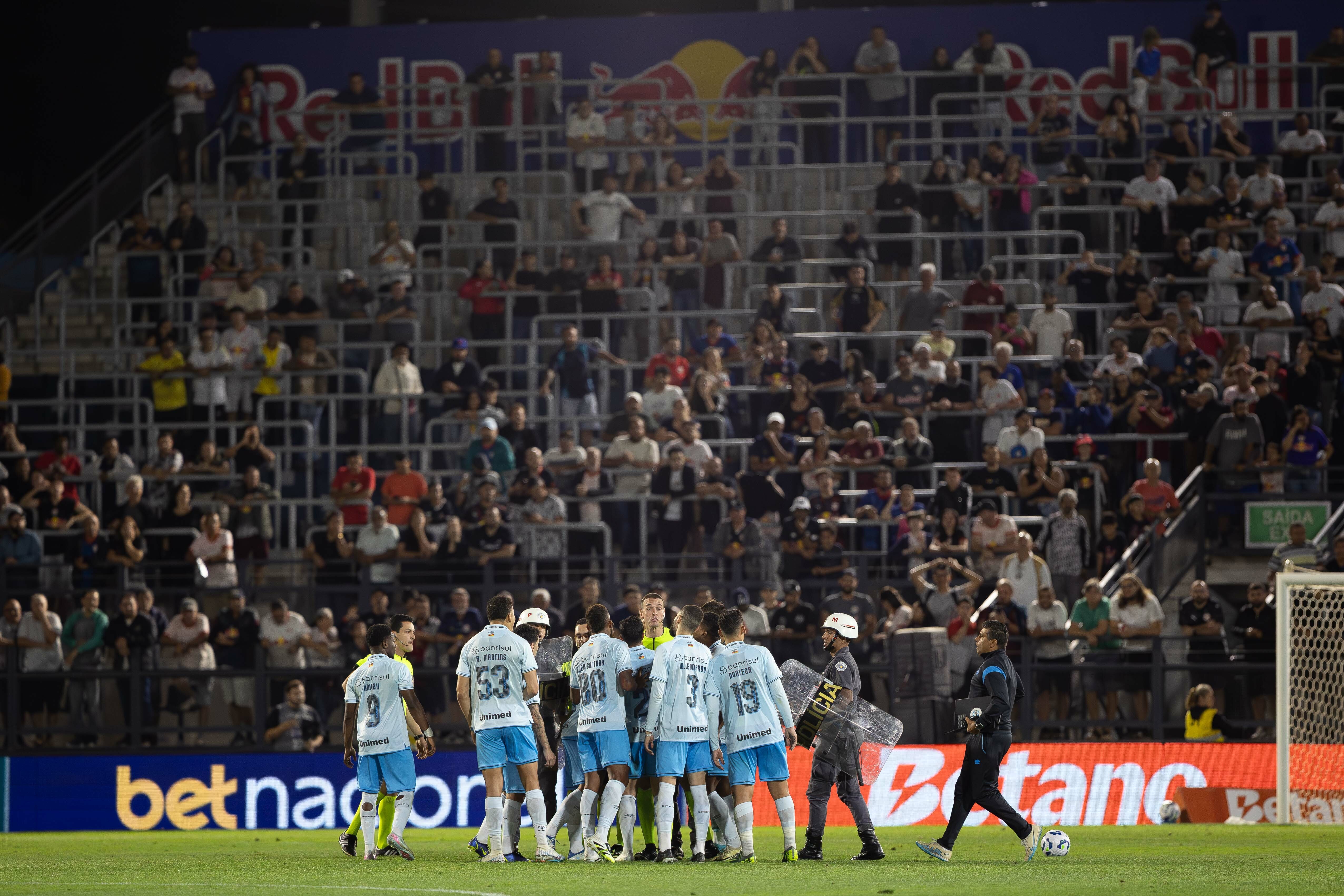 Diretor do Grêmio sugere rebaixamento de árbitros após derrota