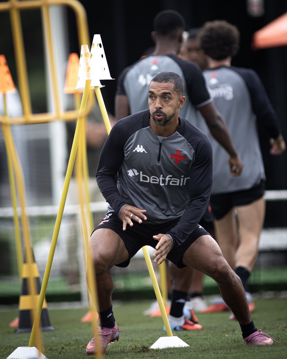 Paulo Henrique em treino no CT do Vasco