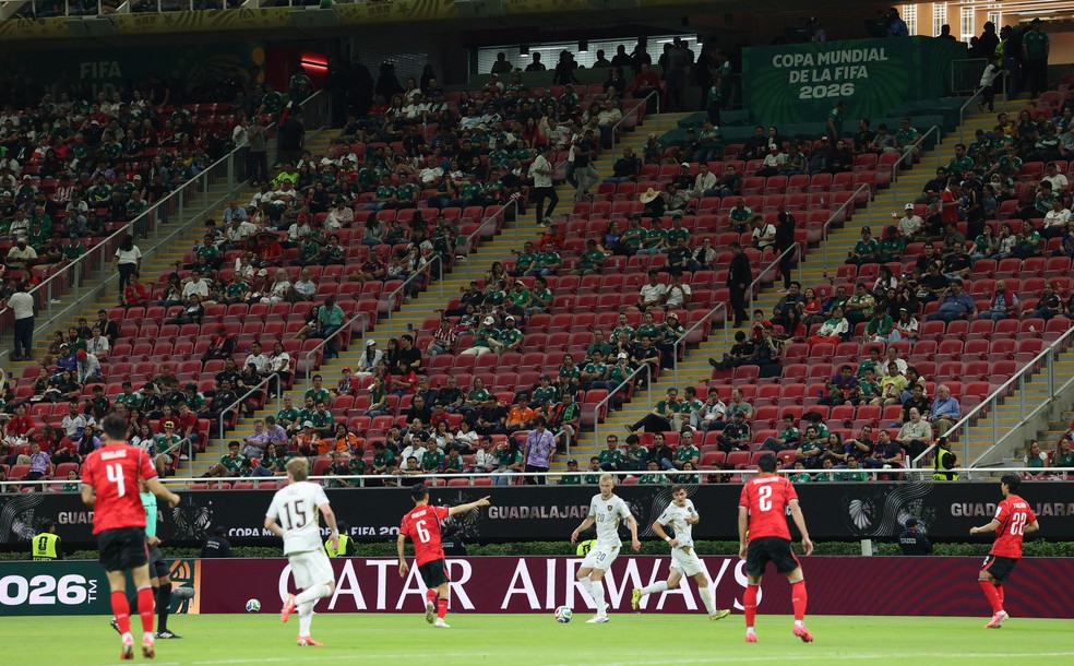 Torcida concentrada em setor do Akron