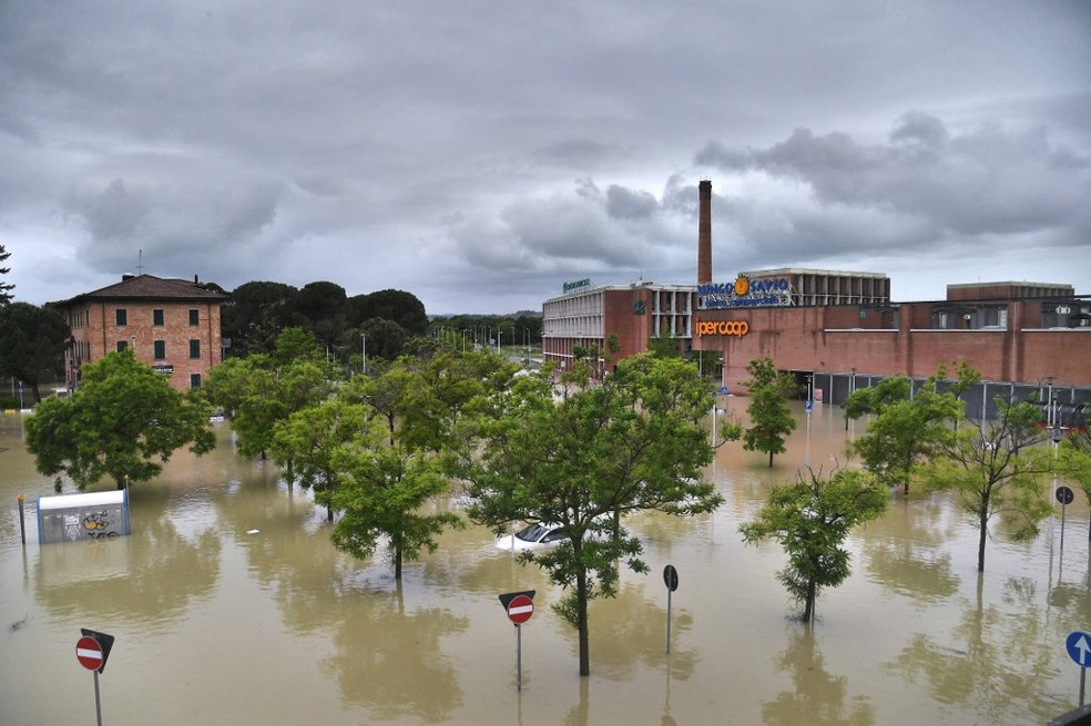 Tempestade no Norte da It&aacute;lia deixou rastro de destrui&ccedil;&atilde;o e provocou cancelamento do Gp da Emilia-Romagna da F1 2023 &mdash; Foto: Alessandro SERRANO / AFP
