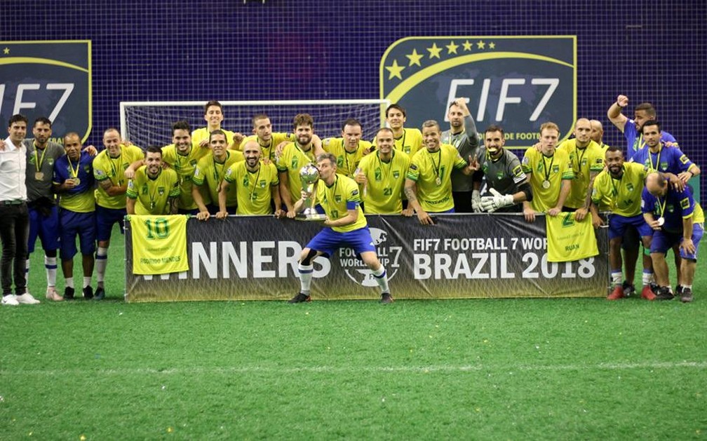 Veja sete curiosidades de como era o mundo na última vez que um brasileiro  ganhou o Mundial - Fotos - R7 Futebol