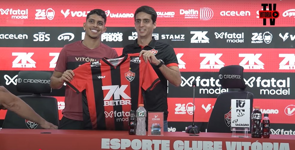 Felipe Cardoso é apresentado no Vitória — Foto: Reprodução / TV Vitória
