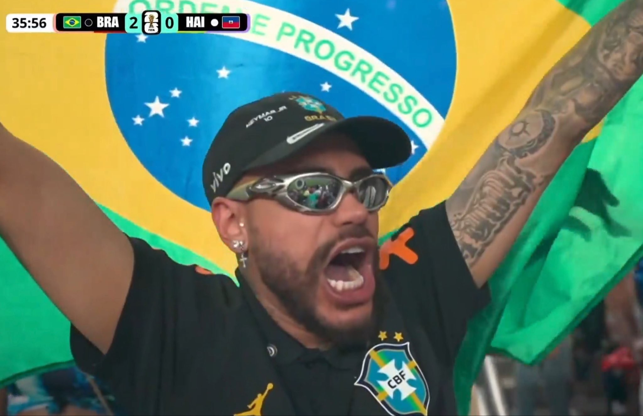 "Pelo menos está no estádio": aparição do sósia de Neymar no jogo do Brasil agita internautas