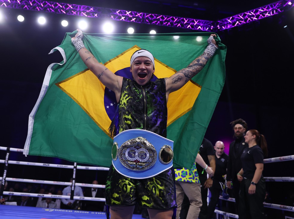 Bia Ferreira é campeão mundial dos leves pela IBF — Foto: Mark Robinson/Matchroom Boxing via Getty Images