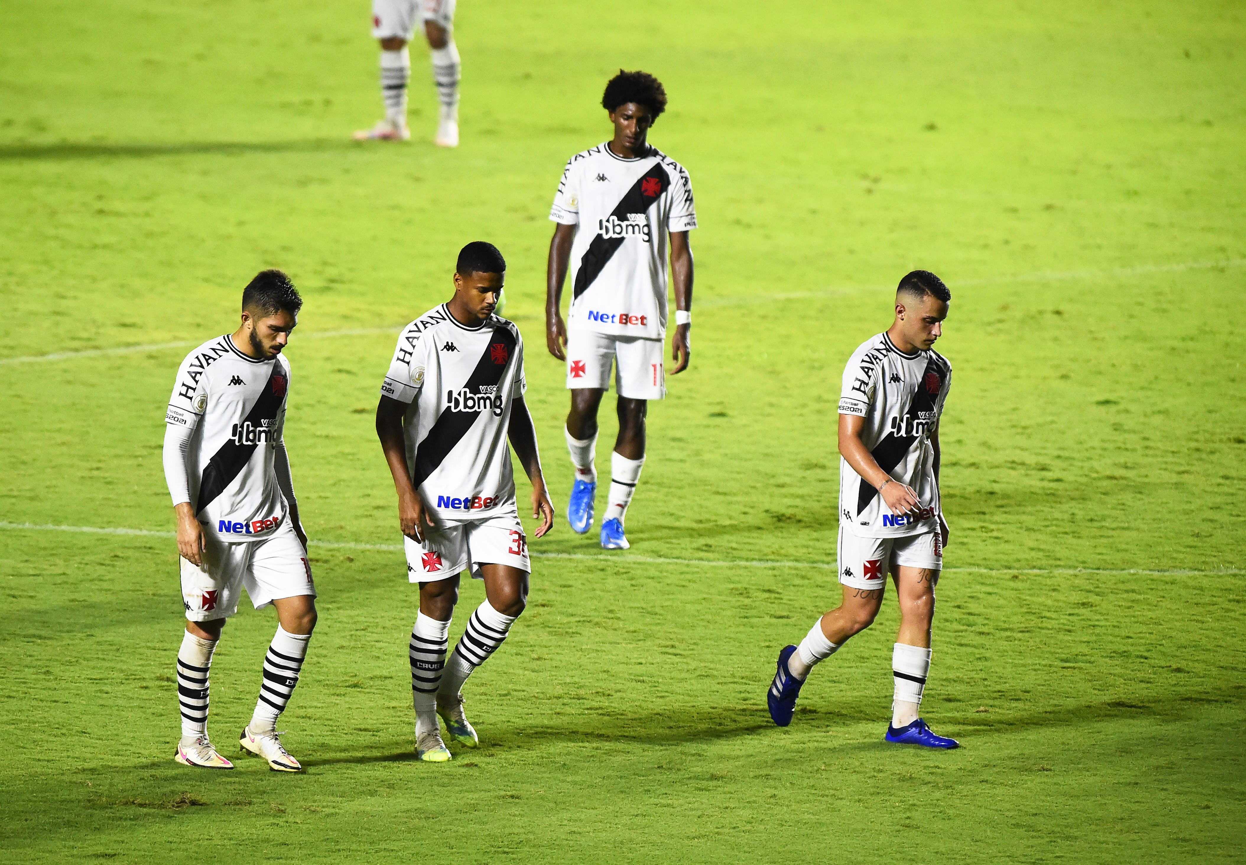 Com quarta queda, Vasco bate recorde de rebaixamentos de clubes do G-12 ...