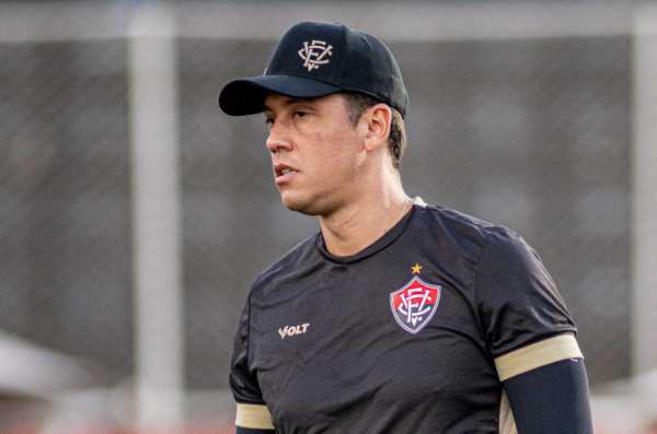 Vitória recebe Flamengo para tentar evitar pior 1º turno na era atual.