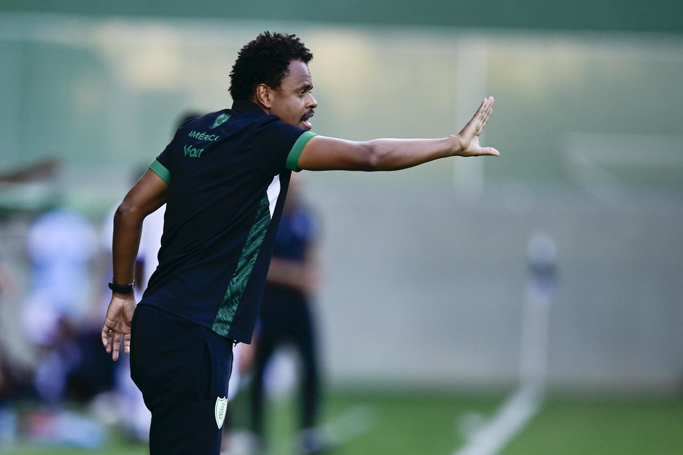 Mairon César, técnico do Sub-20 do América-MG — Foto: Mourão Panda / América