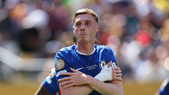 Cole Palmer comemora o segundo gol do Chelsea sobre o PSG na Copa do Mundo de Clubes