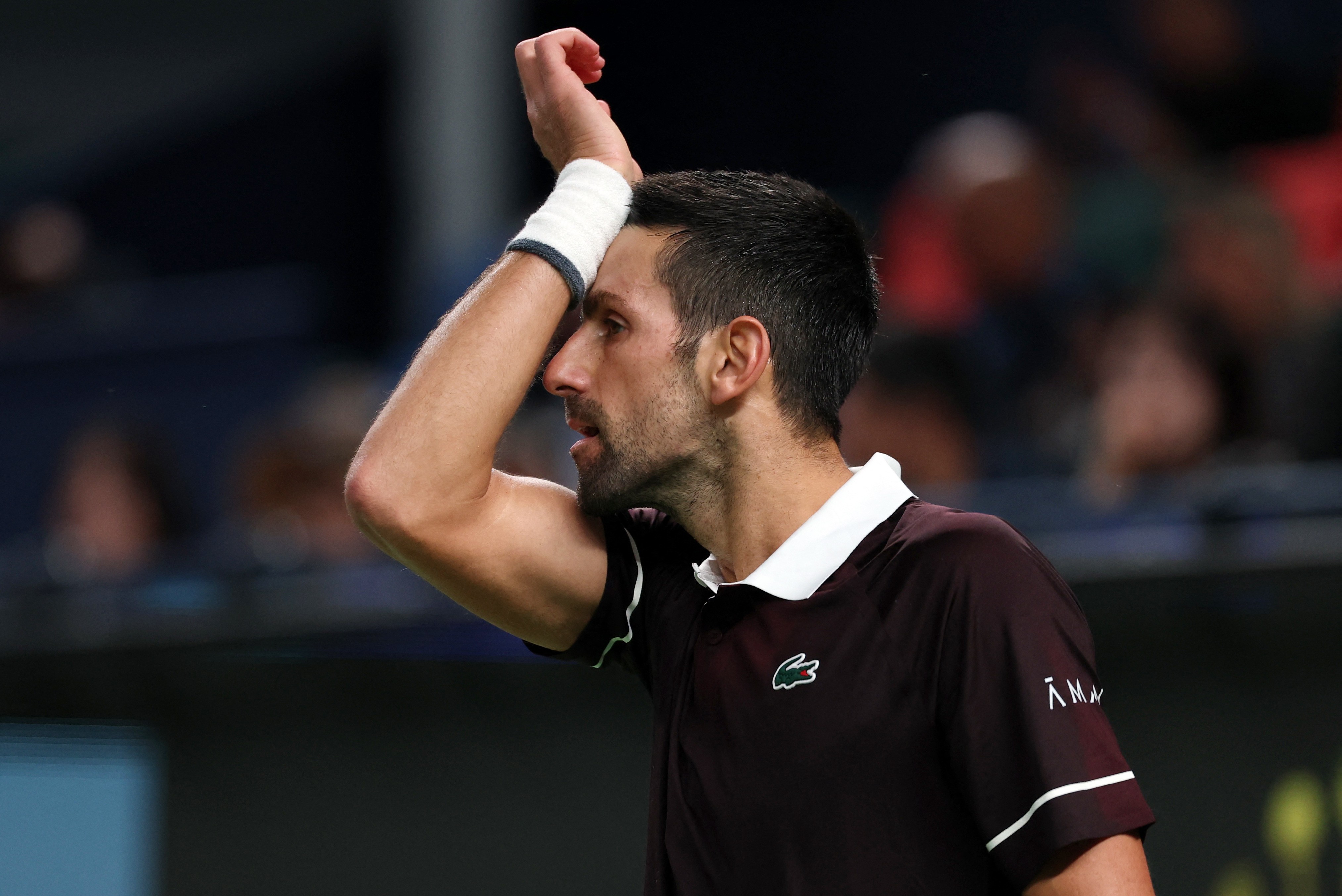 Djokovic cai na estreia do Masters 1.000 de Xangai e vai sair do top-10; Zverev vence convidado chinês