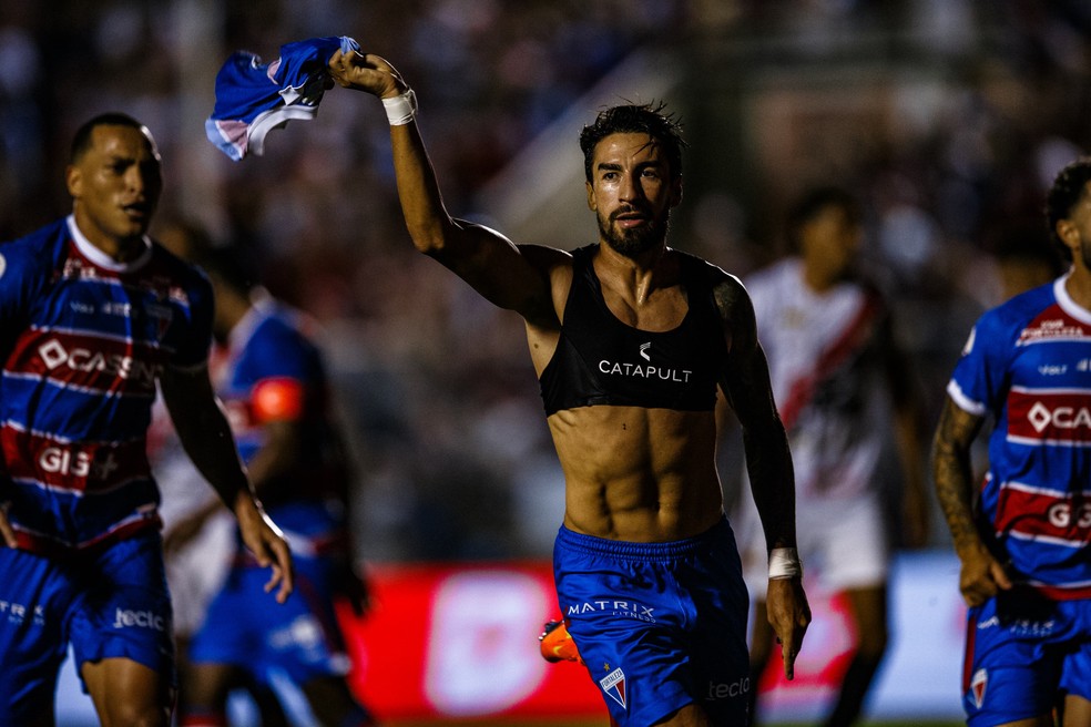 Lucero marca e classifica Fortaleza para final do Cearense  — Foto: Thiago Gadelha/SVM