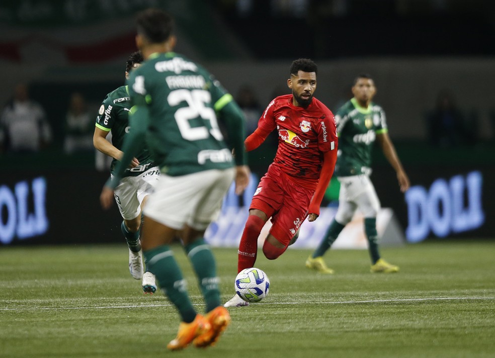 Caixinha salva um ponto nos descontos: RB Bragantino empata Botafogo (2-2)