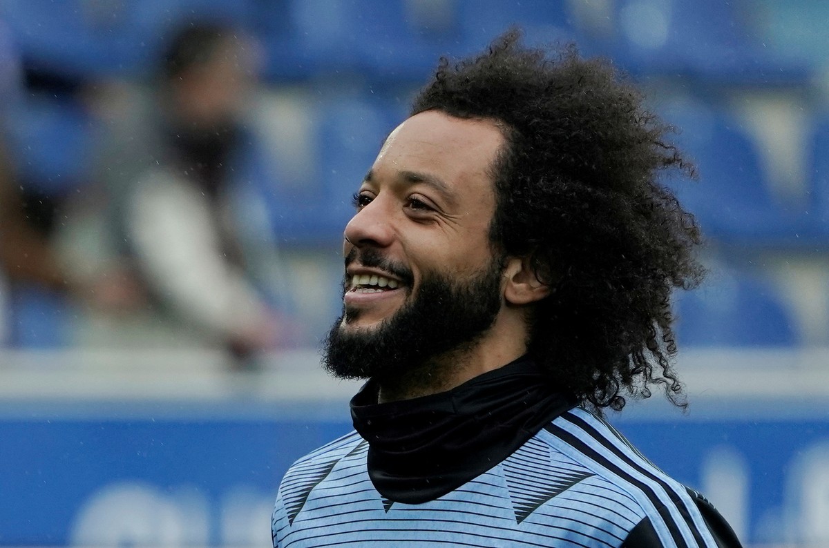 Com 22 títulos e mais de 500 jogos pelo Real, Marcelo estreava com a ...