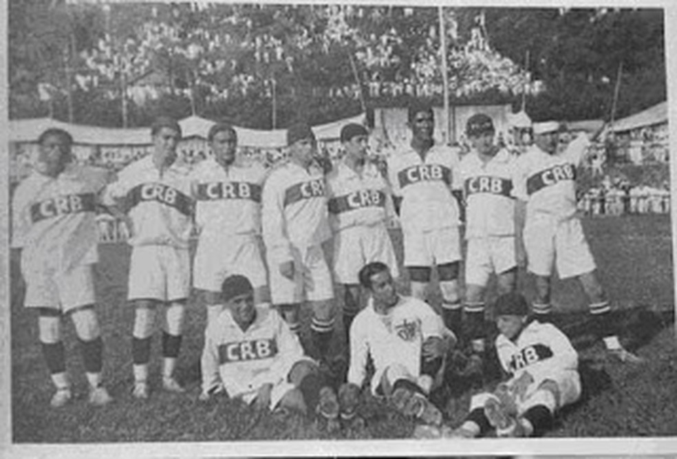 Primeiro time campeão de Alagoas: a formação do CRB em 1927 — Foto: Arquivo Lauthenay Perdigão do Carmo/Pesquisador