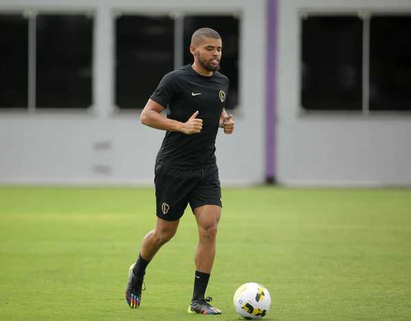 Jovem lateral do Corinthians encerra carreira precoce devido a lesões persistentes