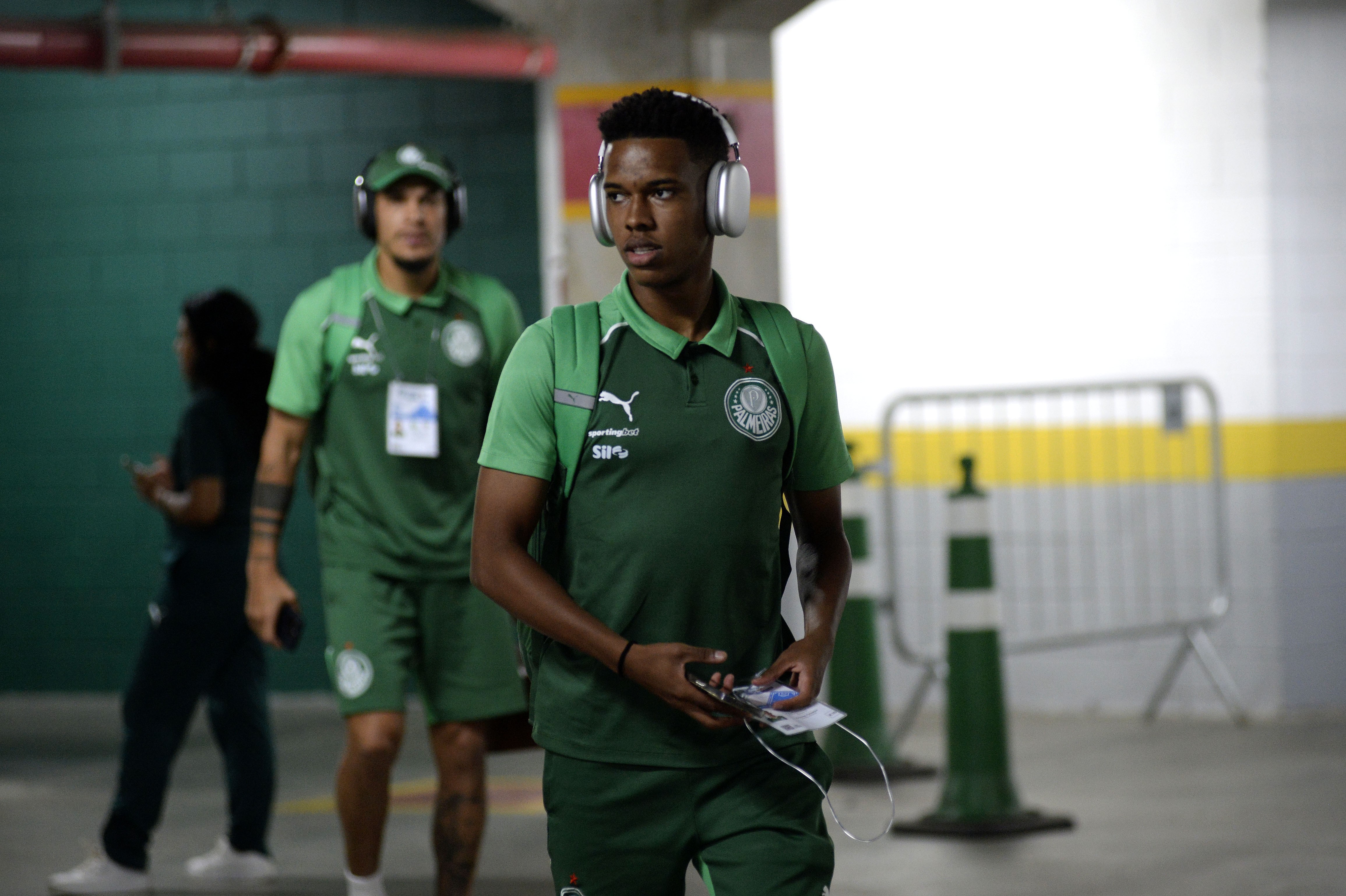 Estêvão recupera-se e pede apoio da torcida do Palmeiras: 